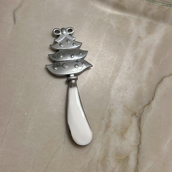 Vintage Christmas Tree Charcuterie Tray with Spreader - Picture 9 of 15